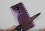 Galaxy S9 Plus bền cỡ nào khi bị 'tra tấn' bằng dao và búa