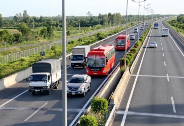 Những lỗi nào lái xe hay mắc phải trên đường cao tốc?