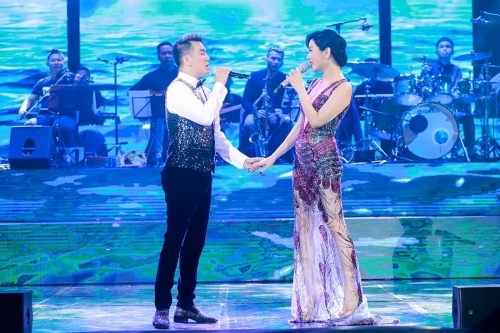 Đàm Vĩnh Hưng gọi Lệ Quyên là Hoa hậu chuyển giới Quốc tế