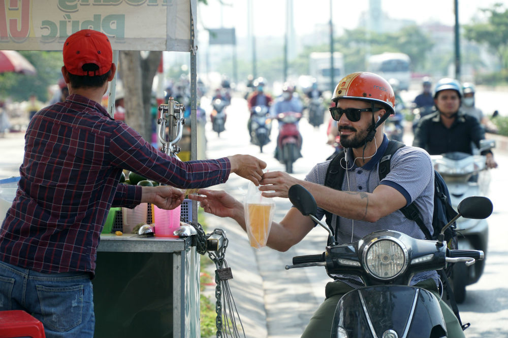 Sài Gòn nóng như đổ lửa, nước giải khát đắt hàng
