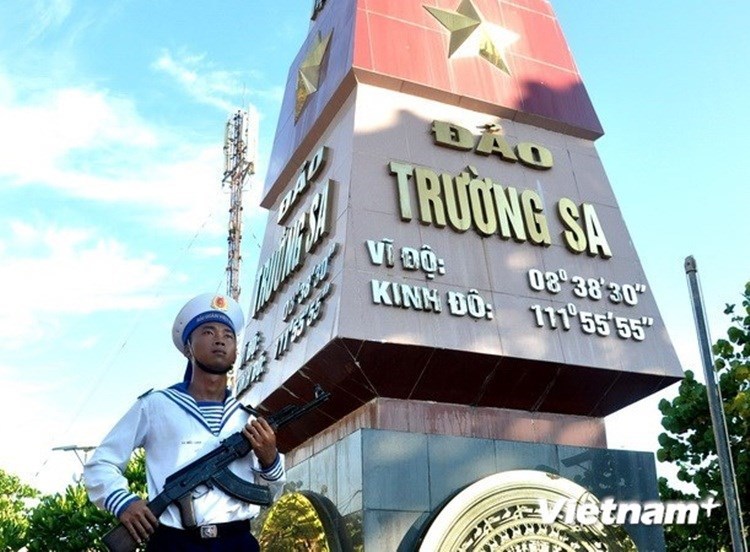 BÃI ĐÁ NHỎ - TÌNH YÊU KHÔNG NHỎ