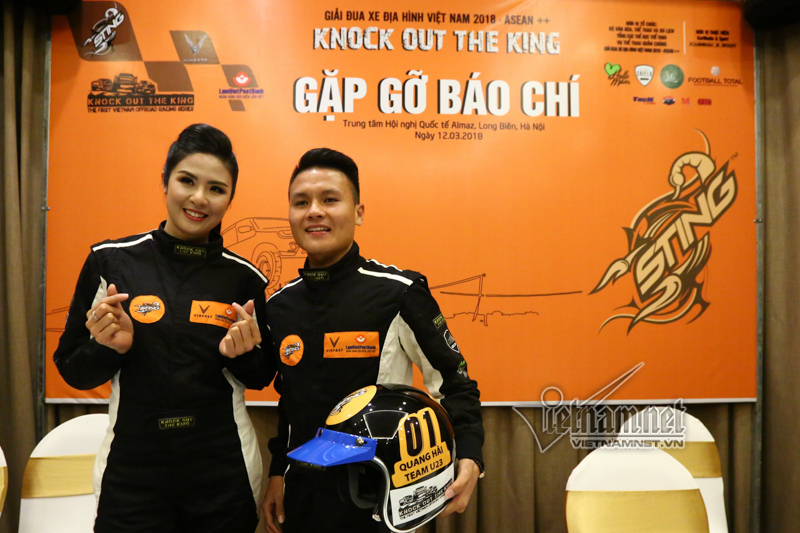 Tiền vệ Quang Hải mang áo số 1 trong giải đua xe địa hình