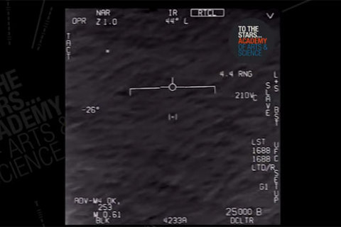 Video giải mật cảnh phi công Mỹ chạm trán vật thể bay bí ẩn