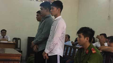 Bé gái bị hiếp dâm tập thể trong công viên