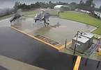 Video trực thăng vô tình ‘xẻ nhau’ nát bươm