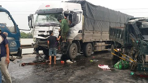 Ô tô tải đâm liên tiếp ở đường tránh Vinh, 1 phụ nữ thiệt mạng