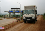 Né trạm BOT Tam Nông, xe tải nối đuôi cày nát đường đê
