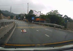 Em bé bò lổm ngổm qua đường cao tốc Quảng Ninh: Tài xế kể lại phút giây hoảng sợ