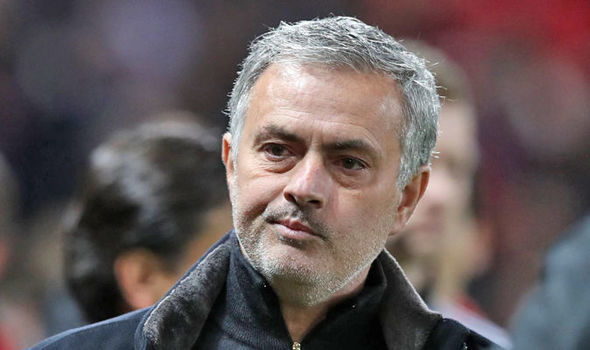 MU bị đá văng khỏi C1, Mourinho tuyên bố gây bức xúc