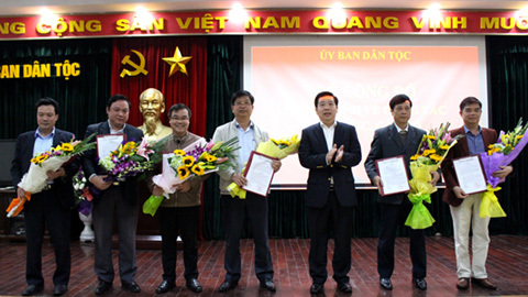 Bộ Ngoại giao, Ủy ban Dân tộc công bố nhân sự