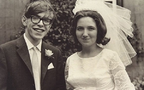 Chuyện tình 'chia ly - tái hợp' với vợ cũ của Stephen Hawking