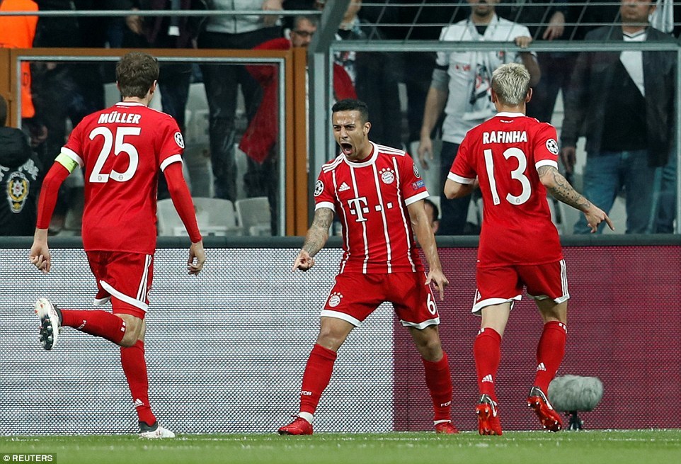 Bayern Munich vào tứ kết với tổng tỷ số 8-1