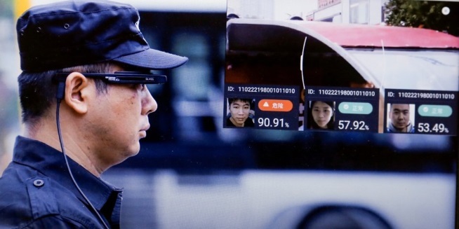 Trung Quốc: Cảnh sát dùng kính thông minh để bắt tội phạm