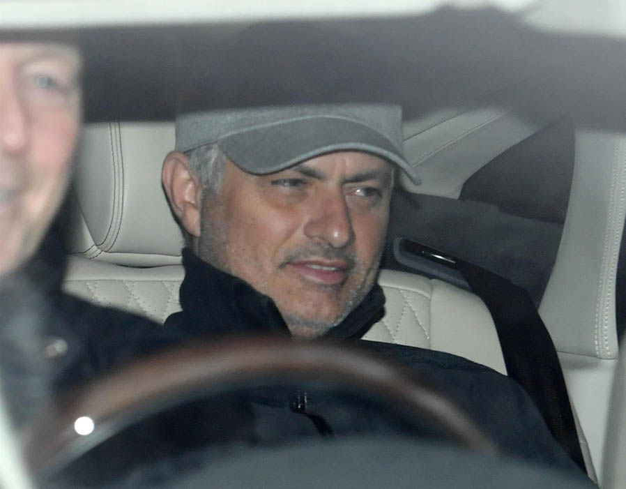 MU bấn loạn, Mourinho đòi 300 triệu bảng