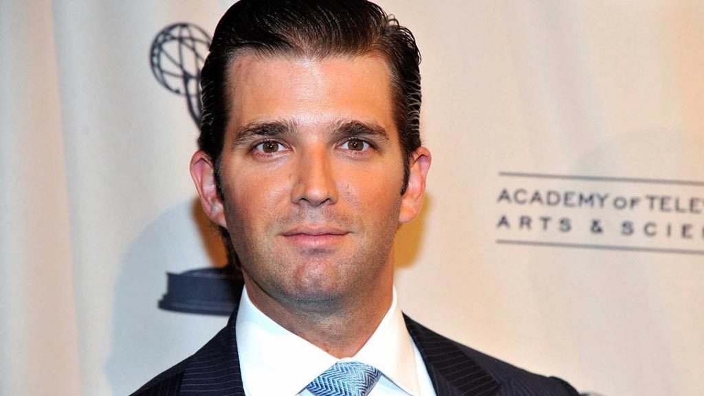 Quý tử nhà Trump bất ngờ ly hôn vợ