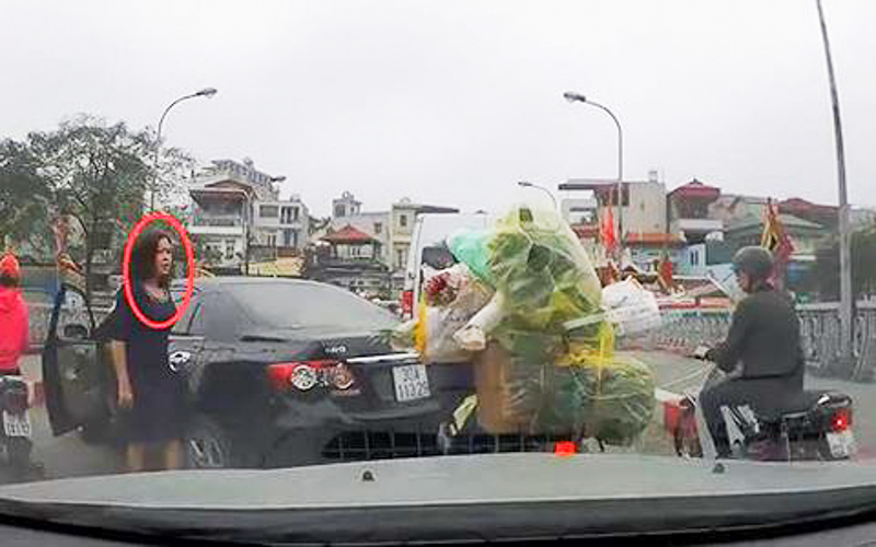 Nữ tài xế quay đầu trên cầu Cót bị tước giấy phép lái xe