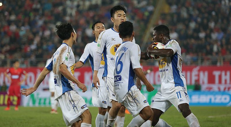 Tuyệt phẩm sút phạt của Xuân Trường vào lưới Hải Phòng