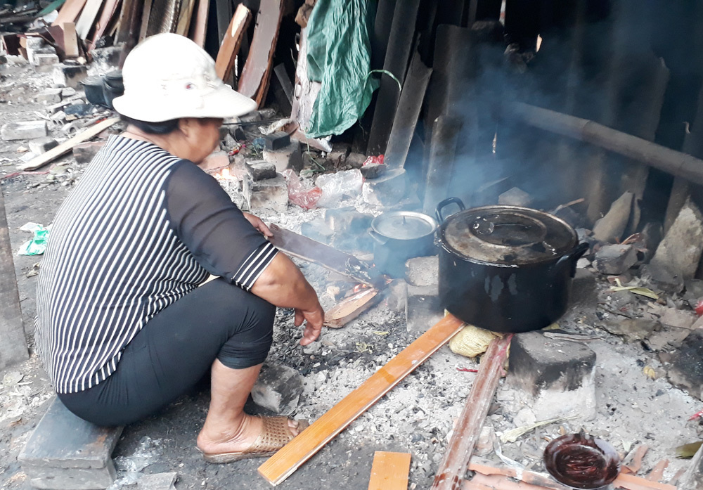 Cuộc ngã giá lúc rạng sáng khiến người đàn bà bán ngô hốt hoảng