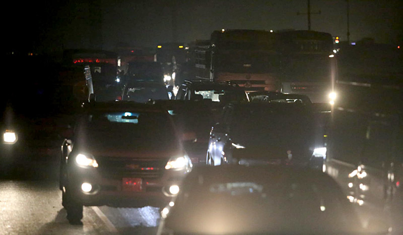 Cao tốc Pháp Vân tắc chưa từng có, 10 tiếng chưa vào được thủ đô