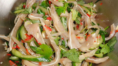 Ngon miệng với nộm xoài xanh tai heo giòn sần sật