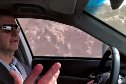 Tổng thống Assad tự lái xe vào 'địa ngục trần gian' Syria