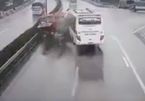 Giới tài xế lên tiếng sau vụ ô tô khách tông xe cứu hỏa trên cao tốc