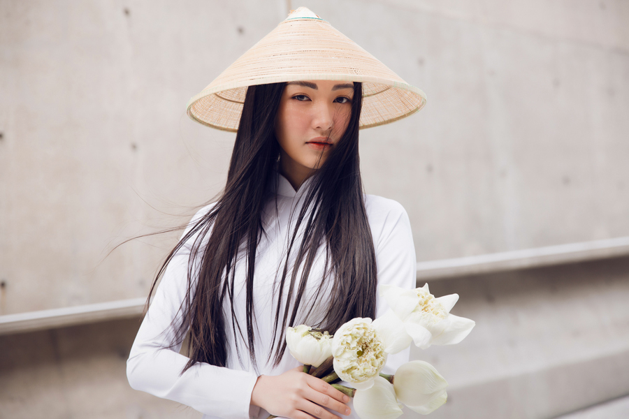 Nàng thơ xứ Huế Ngọc Trân thướt tha áo dài trắng tại Hàn Quốc