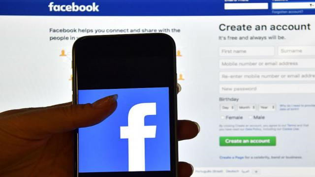Chủ shop online bắt đầu than khó vì bán hàng nhờ Facebook