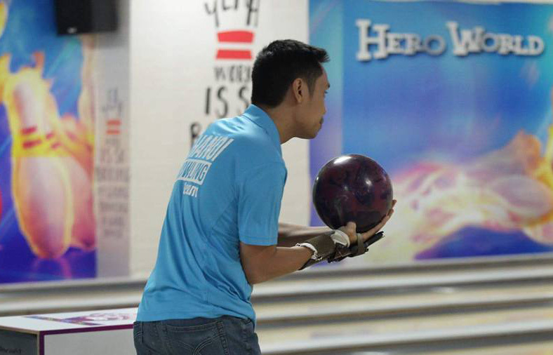 Phóng viên thể thao thử sức tại giải bowling Hà Nội