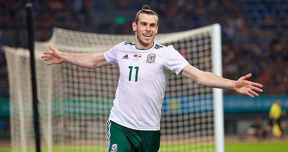 Bale lập hat-trick, Giggs ra mắt xứ Wales bằng chiến thắng 6-0