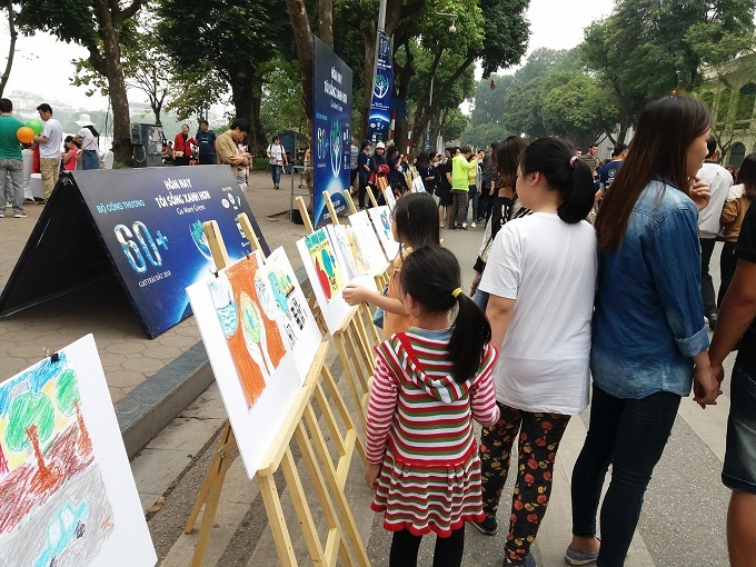 Giới trẻ hưởng ứng Giờ Trái đất 2018