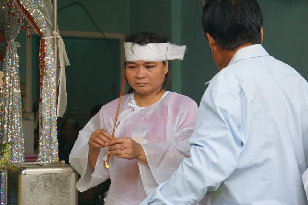 Đám tang đẫm nước mắt của bảo vệ cứu 40 người vụ cháy Carina Plaza