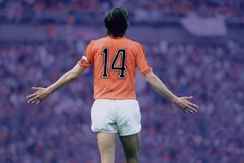 Những pha xử lý cực đỉnh của Johan Cruyff