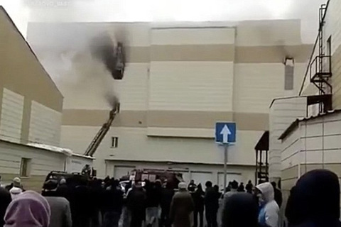 Vụ cháy kinh hoàng ở trung tâm mua sắm Nga
