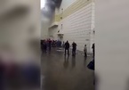 Thanh niên nhảy từ tầng 3 khu mua sắm đang bốc cháy ở Nga