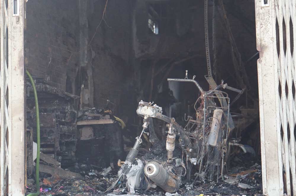 Cháy tiệm photocopy, bố mẹ bất lực nhìn con chết ngạt