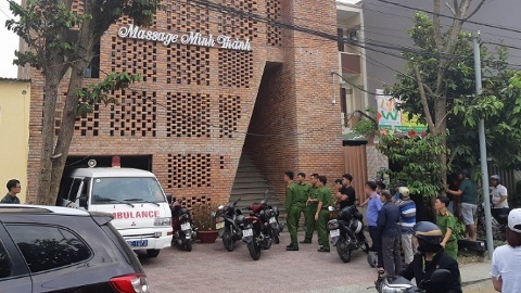 Nữ nhân viên massage ở Đà Nẵng bị cứa cổ vì ghen