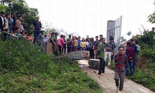 Lào Cai: Cổng trường đổ sập đè chết học sinh lớp 2