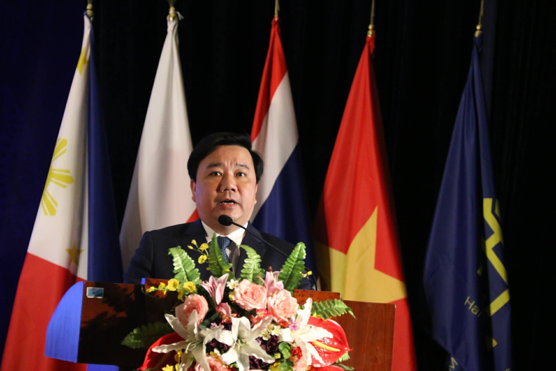 Học sinh quốc tế đến Việt Nam tranh tài Toán học