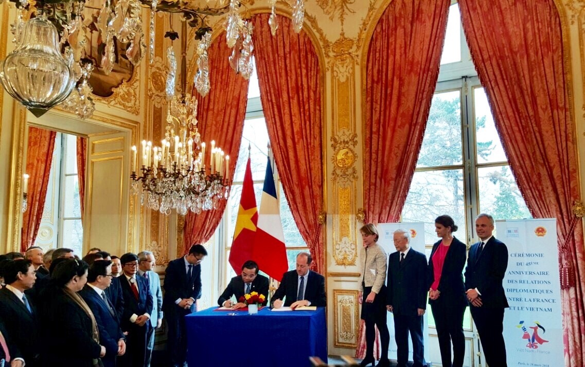 Việt Nam ký kết hợp tác với Pháp về công nghệ vũ trụ và sở hữu trí tuệ