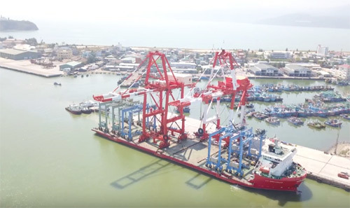 Cảng Quy Nhơn thử nghiệm hệ thống cẩu trục 200 tỷ đồng