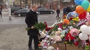 Putin đặt hoa tưởng niệm