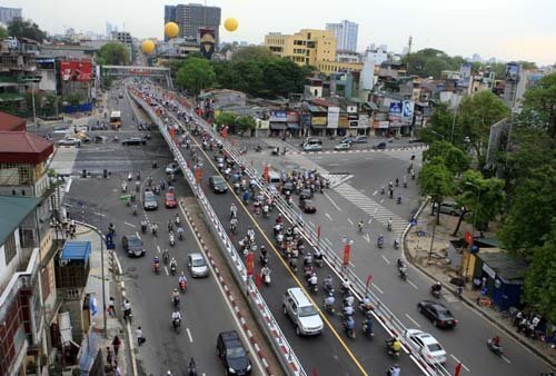 Hà Nội xây cầu vượt tại nút giao Hoàng Quốc Việt - Nguyễn Văn Huyên