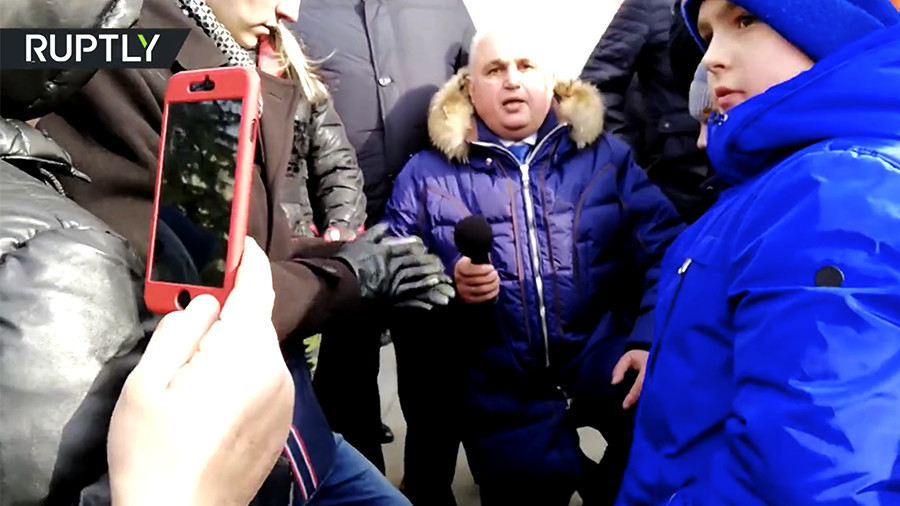 Quan chức Nga quỳ gối xin dân tha thứ vụ hỏa hoạn
