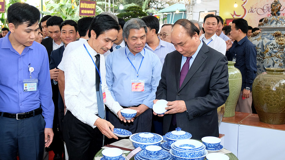 Thủ tướng thăm làng gốm cổ Bát Tràng