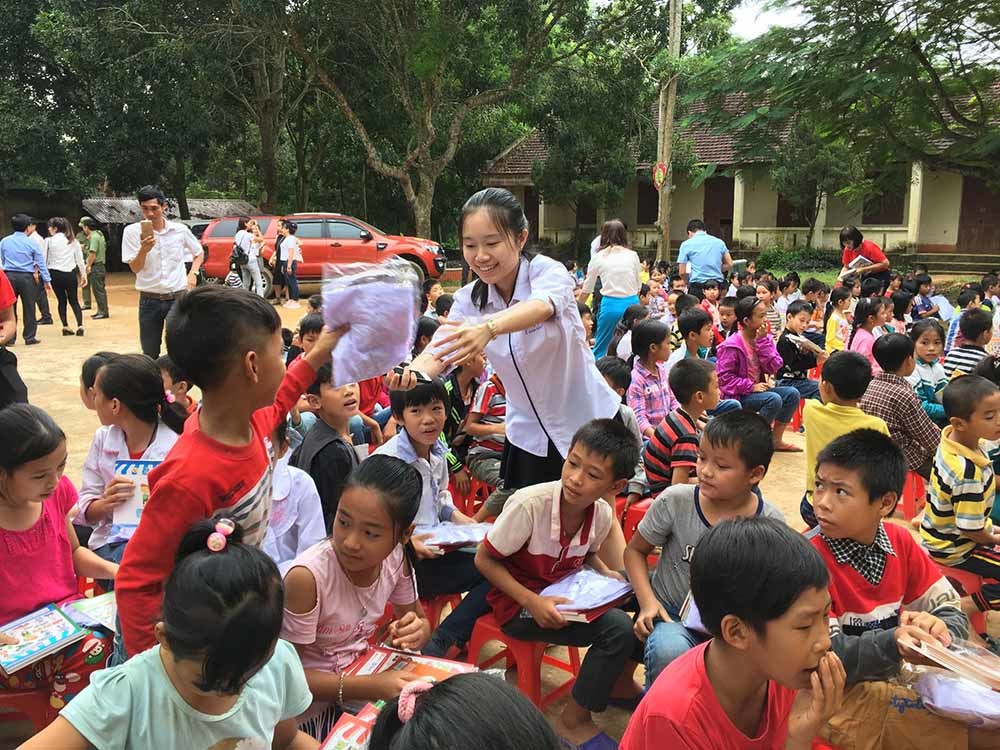 le ngan ha lam tinh nguyen vien