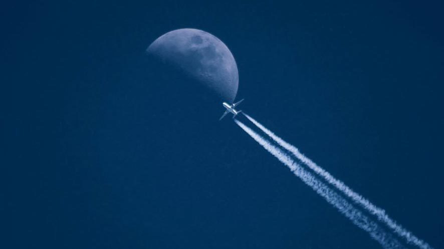 Hai phi công chạm trán