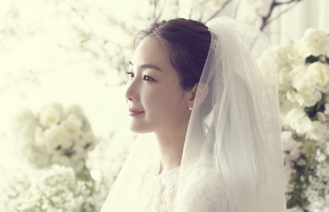 Ảnh cưới lung linh của cô dâu 43 tuổi Choi Ji Woo