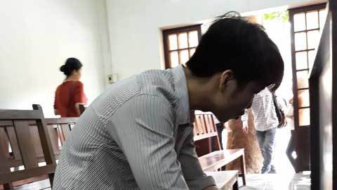 Bị nhắc vì cãi nhau với bạn gái, đâm chết hàng xóm