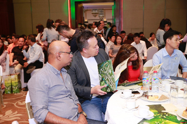 Mẹ không bị sa thải, con được trợ cấp thêm tiền chống dịch